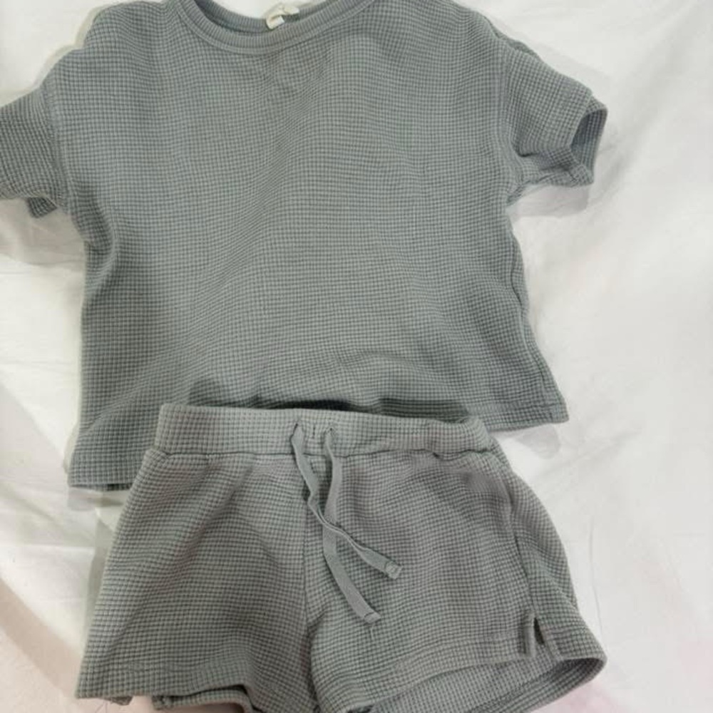 Quincy Mae Waffle Knit Set in Gray